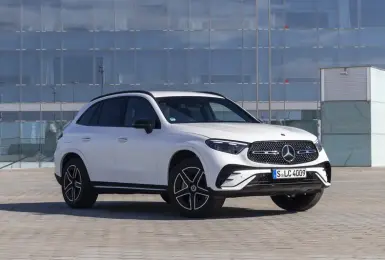 《Mercedes-Benz GLC》漲2萬元 升級雙前座通風加熱 入門款升級隔音玻璃 多光束頭燈...等配備