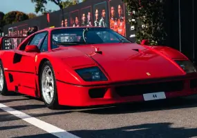 七冠王終於圓夢！Lewis Hamilton 入手 Ferrari F40，塵封30年的夢想超跑重獲新生