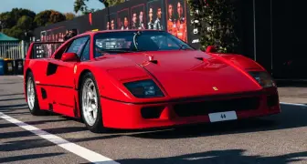 七冠王終於圓夢！Lewis Hamilton 入手 Ferrari F40，塵封30年的夢想超跑重獲新生