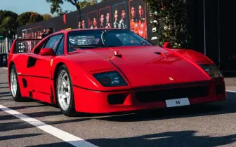 七冠王終於圓夢！Lewis Hamilton 入手 Ferrari F40，塵封30年的夢想超跑重獲新生
