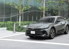 10月上市！小改款《Toyota Crown》由車系變成產品線 Crown Crossover繼續供應渦輪車