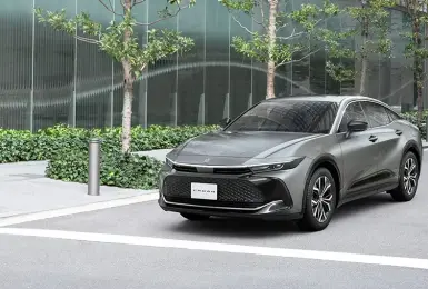 10月上市！小改款《Toyota Crown》由車系變成產品線 Crown Crossover繼續供應渦輪車
