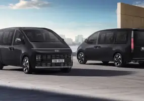 南陽調漲接單價！小改款《Hyundai Staria》1.6T渦輪油電179萬元起 柴油車縮成單一9座