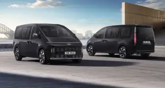 南陽調漲接單價！小改款《Hyundai Staria》1.6T渦輪油電179萬元起 柴油車縮成單一9座