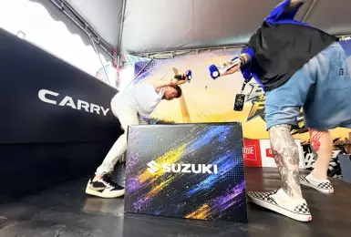 SUZUKI CARRY跨界陀螺賽事　8.5尺大貨台成「戰鬥舞台」商用車也能玩出年輕新花樣