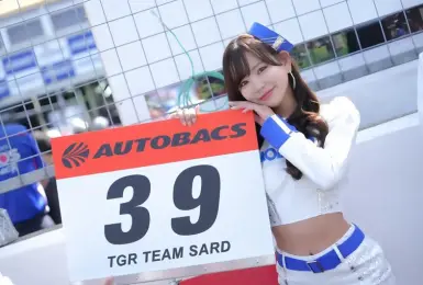 【國王車訊】車模美女收集 KOBELCO GIRLS 小湊美月