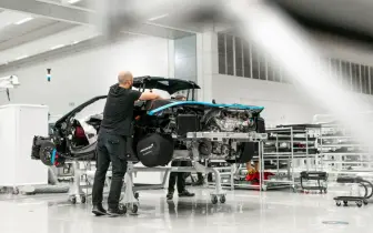 打破中置後驅跑車框架！《McLaren》休旅車4年內問世 前置引擎醞釀中