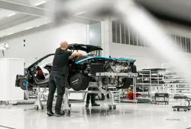 打破中置後驅跑車框架！《McLaren》休旅車4年內問世 前置引擎醞釀中