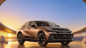 旗艦降價！小改款Toyota Crown Crossover 2.4渦輪油電降10萬 2.5油電升級最新動力