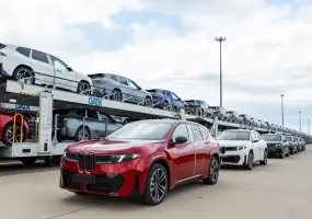汎德10月2日發表！BMW iX3全球逾10萬訂單 工廠產線24小時連夜生產