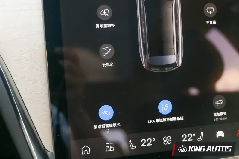 單踏板模式的回充煞車力道有多段可調，個人建議道路使用低即可，上高速公布在使用高。回充煞車力道滿大的，需要一點時間習慣。對了，單踏板模式可以將車輛煞到完全停止，油門收放掌握得宜相當好用。