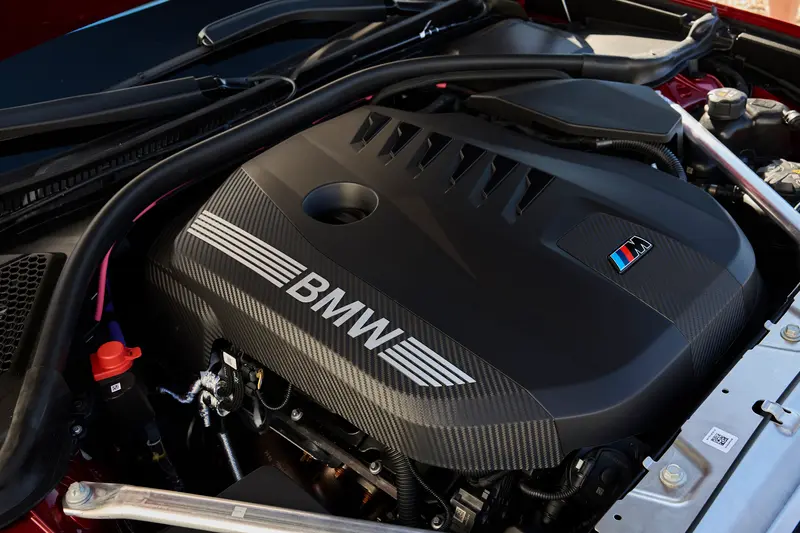 BMW M350 xDrive 搭載直六引擎,輔以 48V ISG 輕油電。
