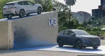入門款比X3便宜4萬！《BMW iX3》入手門檻狂降35萬 接單逾2千張