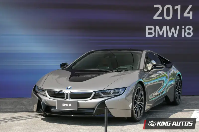BMW i8以前衛插電式油電複合動力，開啟先鋒電能超跑時代的里程碑。
