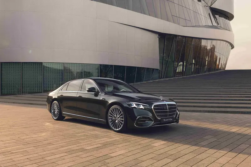 Mercedes-Benz 鉅獻十月購車禮遇，全新S-Class 期間限定超安心租賃方案。