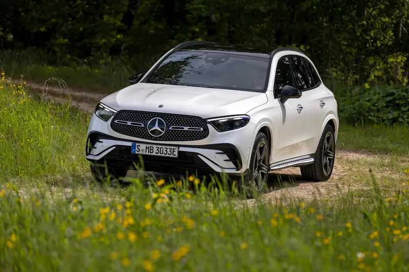 ▲全新 GLC 200 4MATIC 星耀版以清晰的夜間視野與靜謐座艙,讓每次都會通勤與家庭出遊更加踏實從容。
