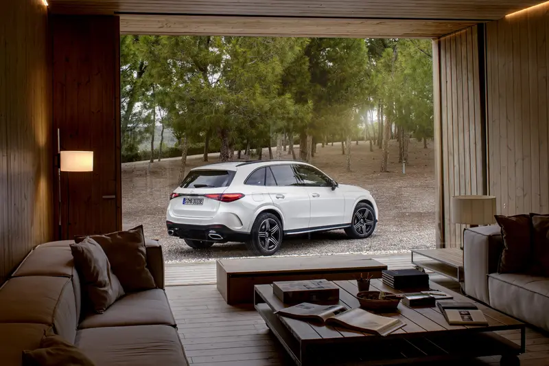 ▲傳承七十年安全工程底蘊,GLC 車系榮獲 Euro NCAP 與 TNCAP 雙五星最高評級,憑藉高剛性車體與智慧輔助科技,為全車乘員構築最安心的防護堡壘。