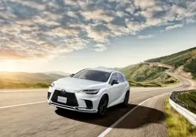 新年式《Lexus RX》更動感！油電車新增後輪轉向 F SPORT改用紅色卡鉗