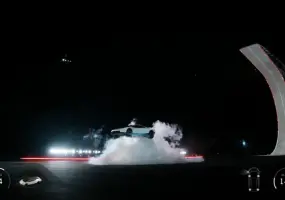 訂金151萬元起！《Tesla Roadster》純電超跑 火箭推進器加持 還能垂直翻轉！