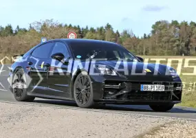 因應7期法規｜《Porsche Panamera》迅速小改款 無偽裝現身 內外觀同步精修