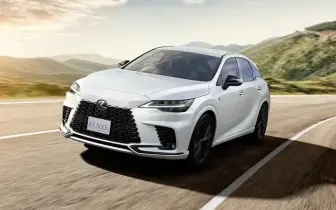 Lexus RX 新年式悄悄上架！油電旗艦升級後輪轉向，售價最高調漲 4.5 萬元