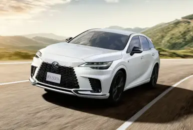Lexus RX 新年式悄悄上架！油電旗艦升級後輪轉向，售價最高調漲 4.5 萬元