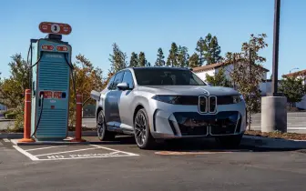 汎德明年導入！《BMW iX5 60 xDrive》充電夭壽快 台灣僅少數充電站可完整支援