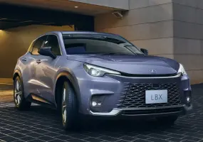 紐柏林賽道實地淬鍊！日規《Lexus LBX》新年式 車體剛性與底盤懸吊全面進化