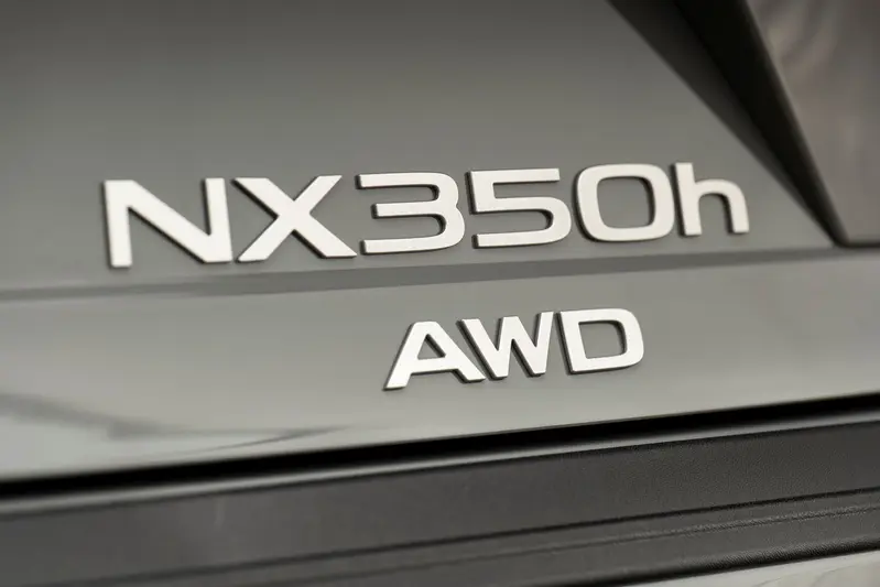 雖然全車系只提供電子四輪驅動,但銘版仍使用AWD,而不是DIRECT4。