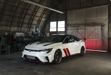 300匹渦輪搭配六速手排！Nissan Sentra Spec-V概念車滿載GT-R血統重返性能房車舞台