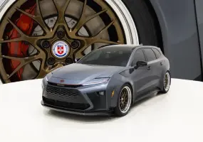 休旅殼 跑車魂！《Toyota Crown Signia GT-S》寬體低趴、295大腳登SEMA改裝車展