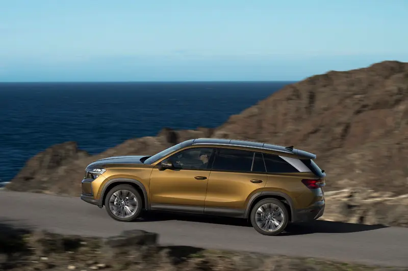 Škoda Kodiaq 兼具七人座靈活空間、SUV 駕馭視野與實用機能,連續七年蟬聯進口七人座 SUV 銷售冠軍。
